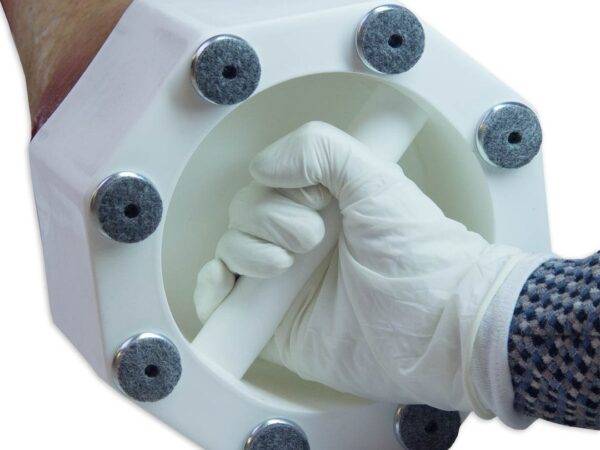 Das „Sockelmodell Bein mit 7 tiefen Wunden" von MEDICAL FX Germany ist ein exzellentes Lehr- und Übungsinstrument für medizinisches Fachpersonal, um ein breites Spektrum an Wundve…