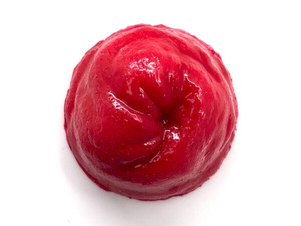 Das Modell „Sticket Stomaausbuchtung“ von MEDICAL FX Germany ist ein detailgetreuer Nachbau eines Stoma-Ausgangs. Das Modell haftet ohne zusätzlichen Klebstoff auf glatten Oberflä…