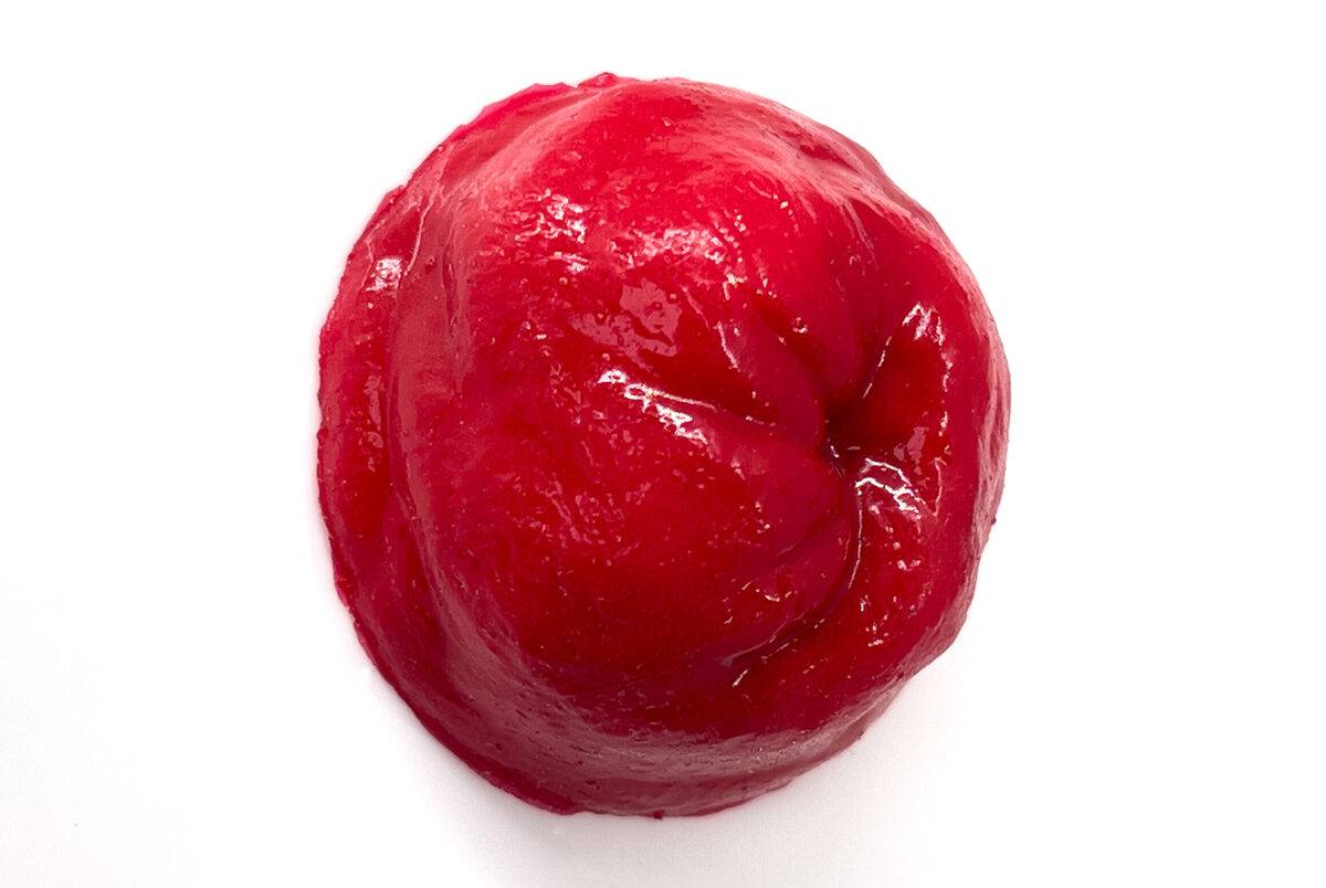 Das Modell „Sticket Stomaausbuchtung“ von MEDICAL FX Germany ist ein detailgetreuer Nachbau eines Stoma-Ausgangs. Das Modell haftet ohne zusätzlichen Klebstoff auf glatten Oberflä…