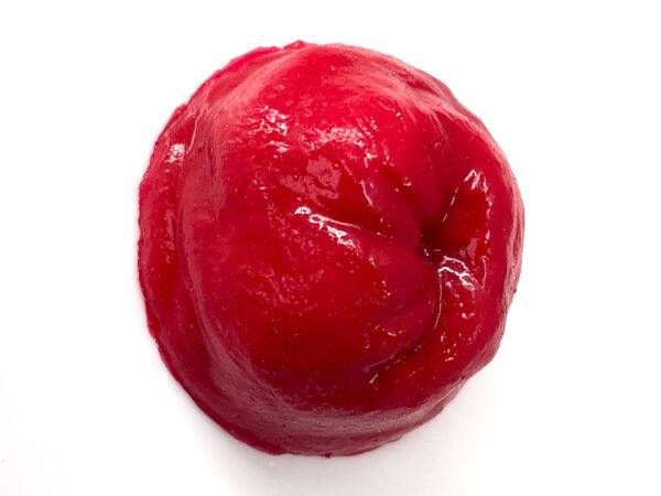 Das Modell „Sticket Stomaausbuchtung“ von MEDICAL FX Germany ist ein detailgetreuer Nachbau eines Stoma-Ausgangs. Das Modell haftet ohne zusätzlichen Klebstoff auf glatten Oberflä…