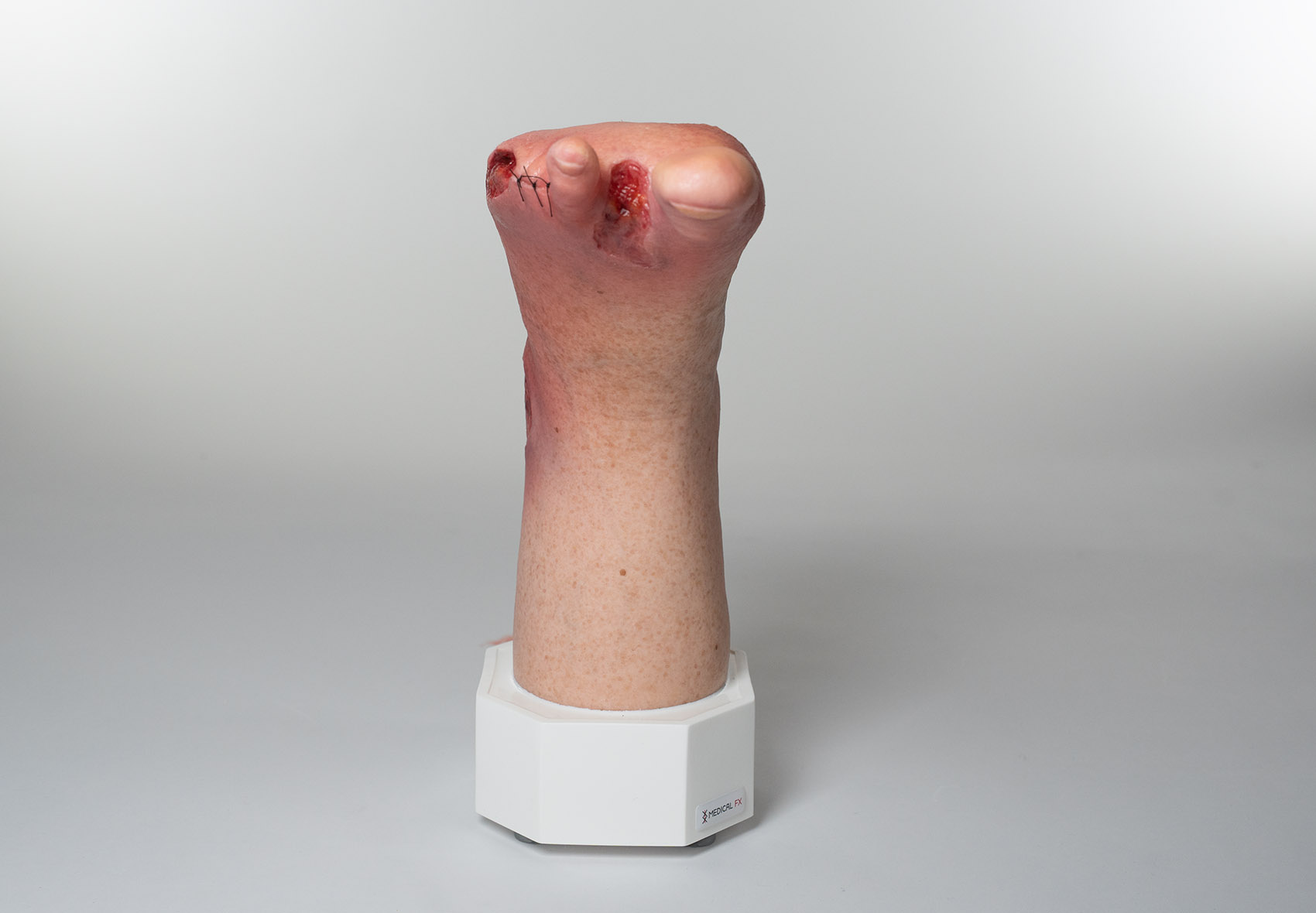 Base Model 6개의 상처가 있는 두 발가락 발 - Image 4